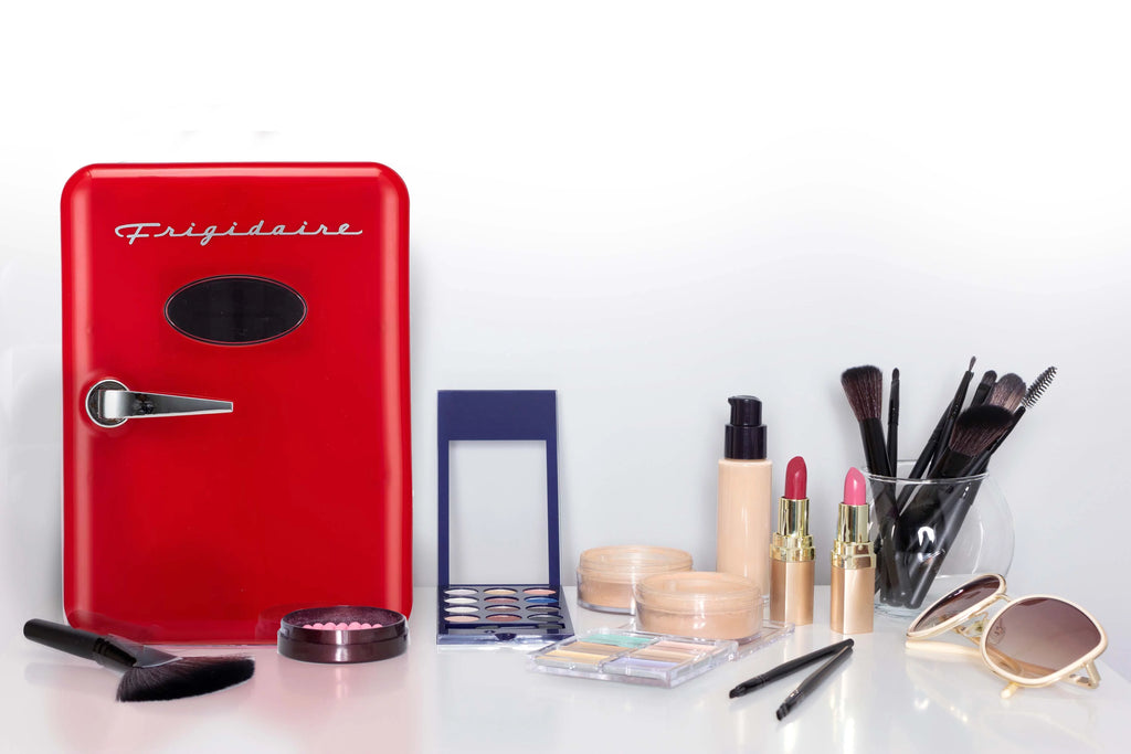 Portable Retro 6-Can Mini Cooler Red D655220