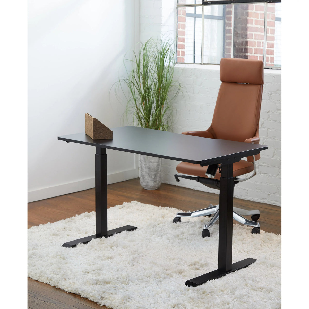 Electric Height Adjustable Standing Desk in White H3554