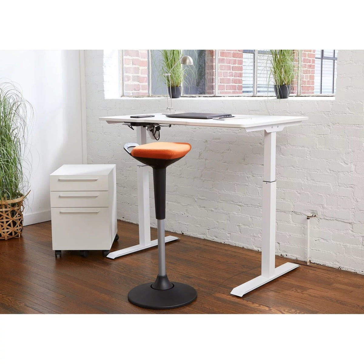 Electric Height Adjustable Standing Desk in White H3554